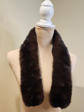 SHILLINGTON FURS Luxury Dark Brown Fur Scarf